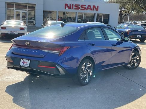 Used 2025 Hyundai Elantra Limited image 5