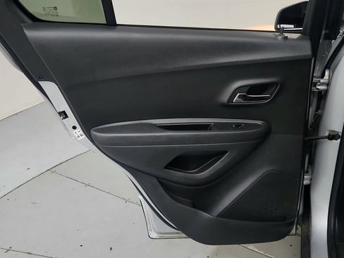 Used 2019 Chevrolet Trax LT w/ LT Convenience Package AWD/4WD image 22
