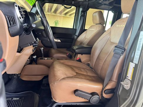 Used 2015 Jeep Wrangler Unlimited Sahara w/ Connectivity Group AWD/4WD image 14