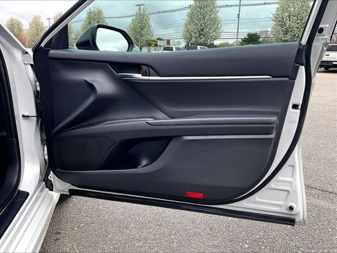 Used 2022 Toyota Camry SE w/ Carpet Mat Package (TMS) image 12