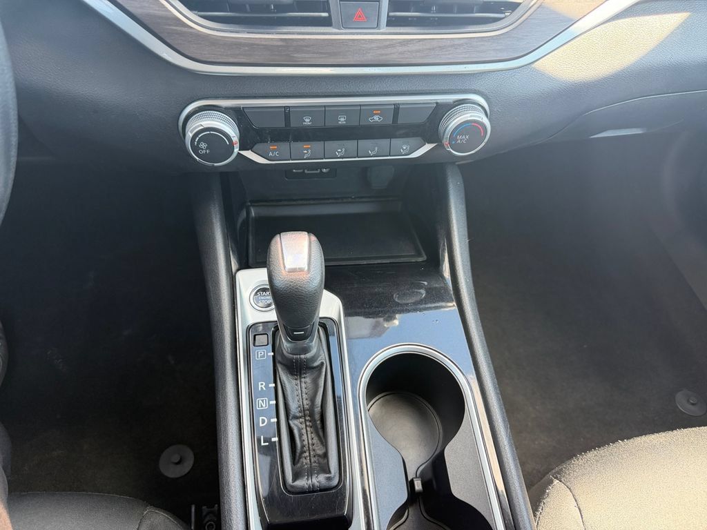 Used 2024 Nissan Altima 2.5 SV FWD image 11
