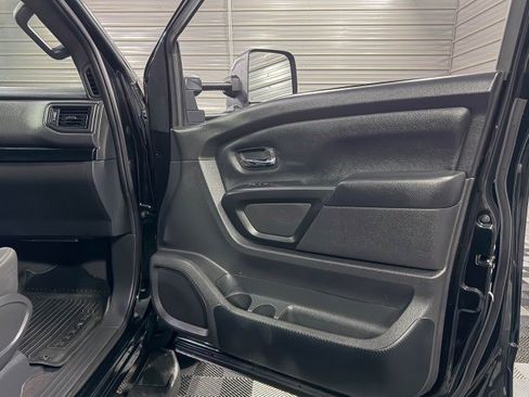 Used 2023 Nissan Titan SV w/ SV Convenience Package image 34