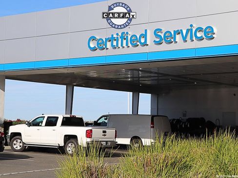 Used 2025 Chevrolet Suburban RST image 48