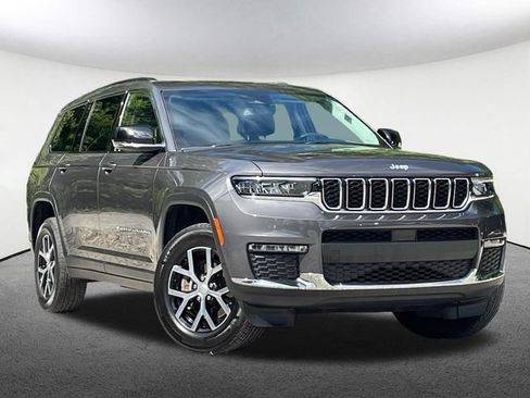 Used 2023 Jeep Grand Cherokee L Limited AWD/4WD image 2