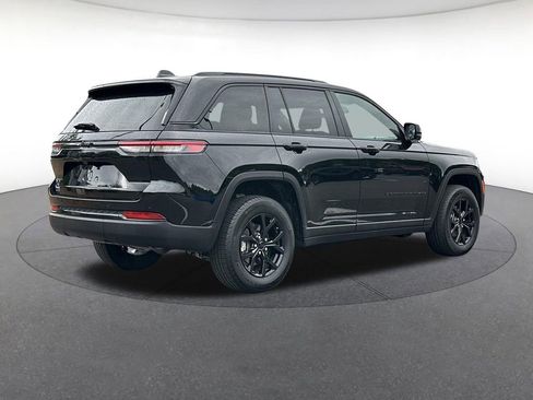 Certified 2025 Jeep Grand Cherokee Altitude AWD/4WD image 6