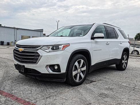 Used 2019 Chevrolet Traverse LT w/ LT Premium Package AWD/4WD image 3