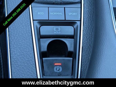 Used 2022 Toyota Avalon XLE image 29