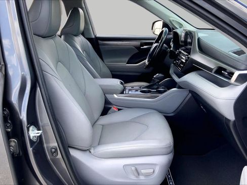 Used 2021 Toyota Highlander Limited FWD image 9