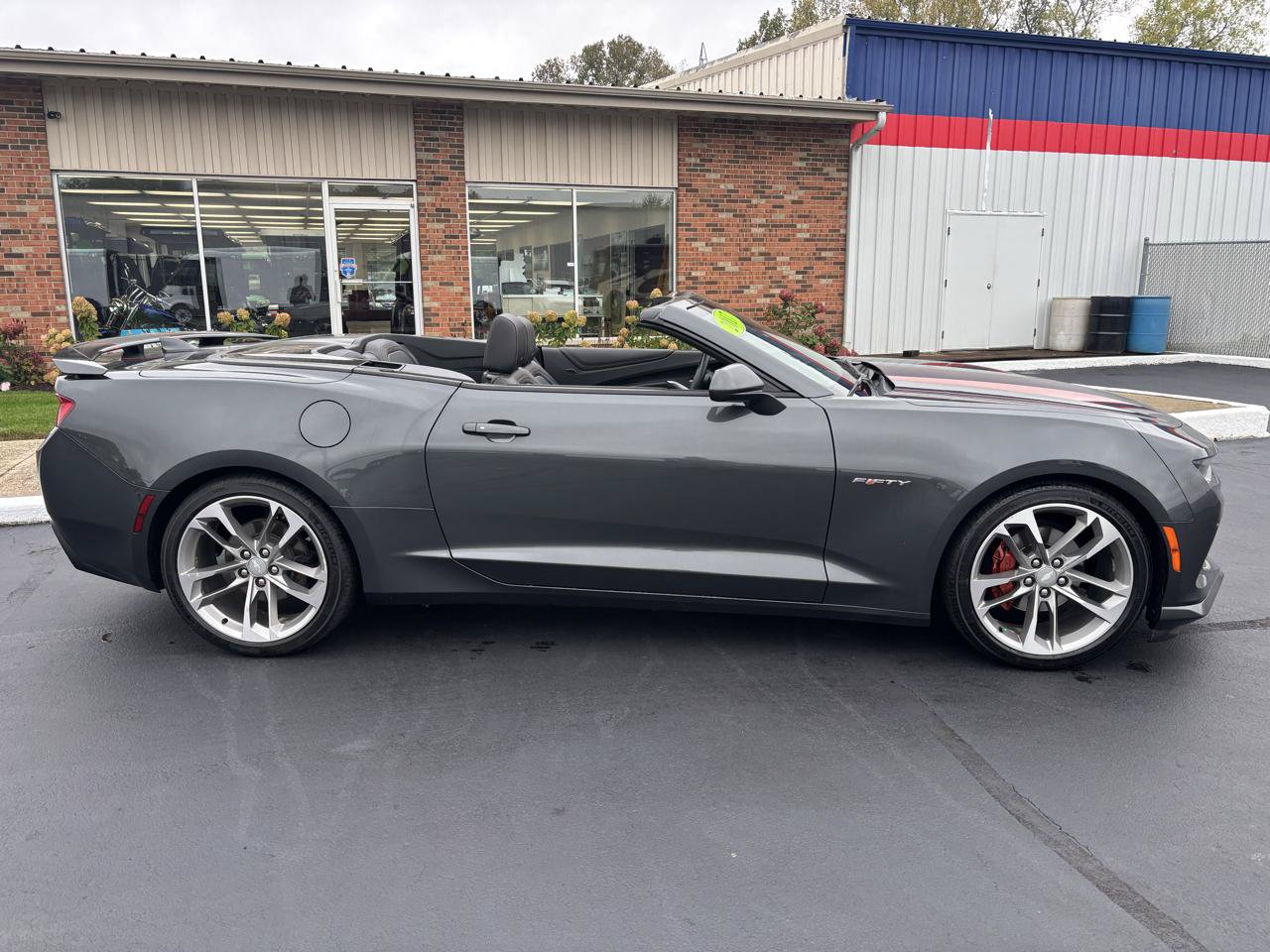 Used 2017 Chevrolet Camaro LT RWD image 2