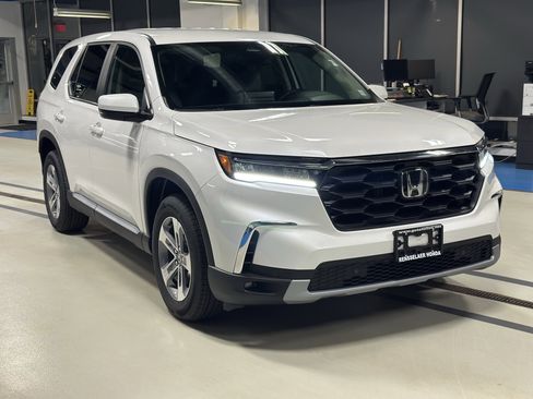 New 2025 Honda Pilot EX-L image 3