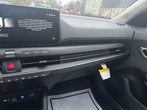 New 2025 Kia K4 LXS image 10