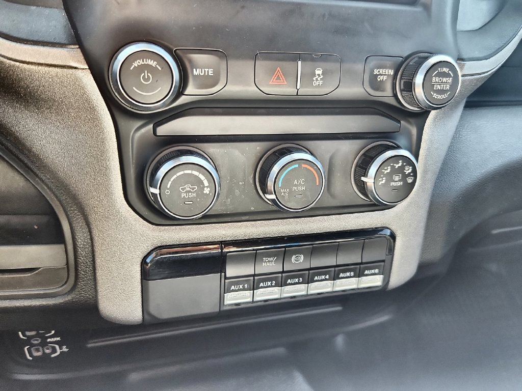 Used 2024 RAM 5500 Tradesman w/ Chrome Appearance Group AWD/4WD image 18