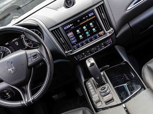 Used 2021 Maserati Levante image 20
