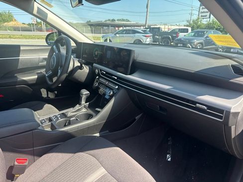 Used 2025 Hyundai Sonata SE FWD image 14