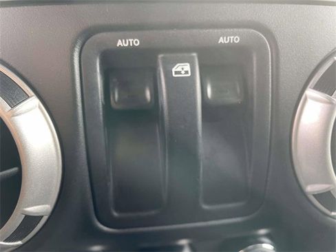 Used 2015 Jeep Wrangler Sport image 12