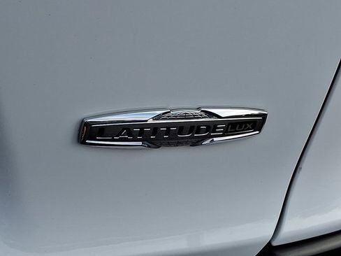 Certified 2021 Jeep Cherokee Latitude Lux w/ Comfort/Convenience Group image 34