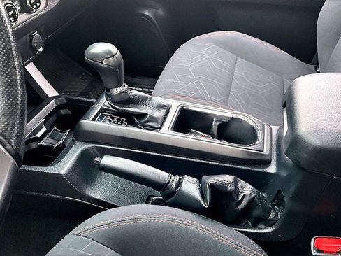 Used 2017 Toyota Tacoma TRD Off-Road image 16