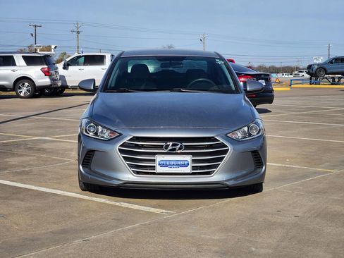 Used 2017 Hyundai Elantra SE image 2