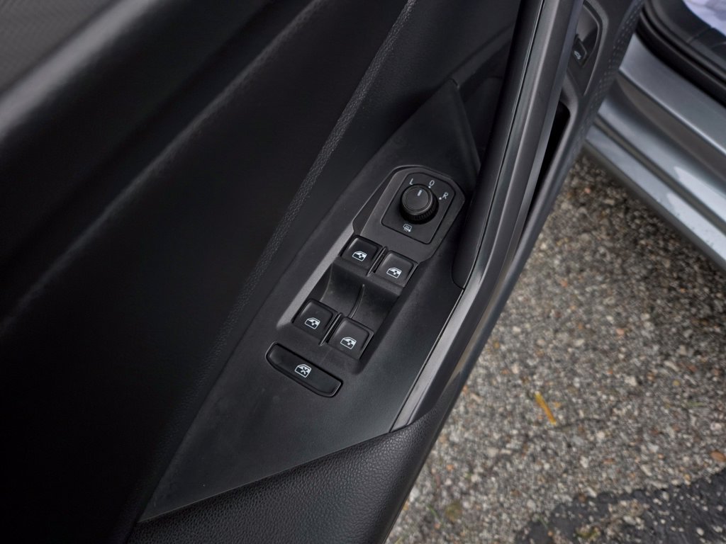 Used 2020 Volkswagen Jetta SE w/ SE Cold Weather Package FWD image 12