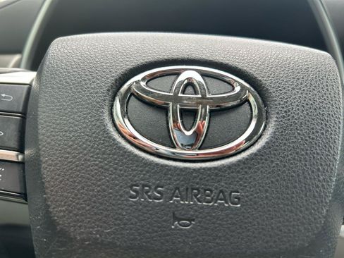 Used 2023 Toyota Highlander XLE AWD/4WD image 17