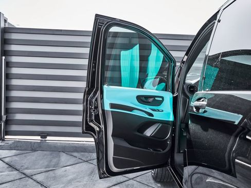 Used 2023 Mercedes-Benz Metris Passenger image 31