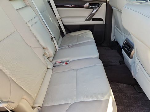 Used 2018 Lexus GX 460 image 23