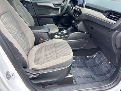 Used 2022 Ford Escape SE image 16