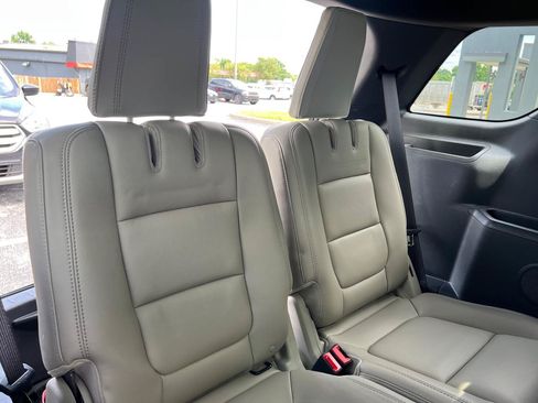 Used 2013 Ford Explorer XLT FWD image 32