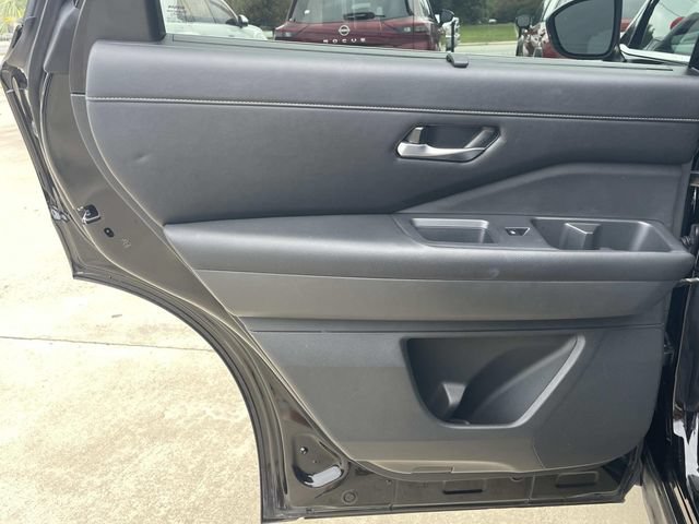 Used 2024 Nissan Pathfinder SL FWD image 9