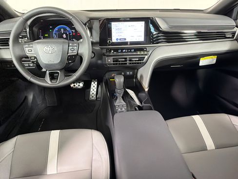 Used 2025 Toyota Camry SE FWD image 22