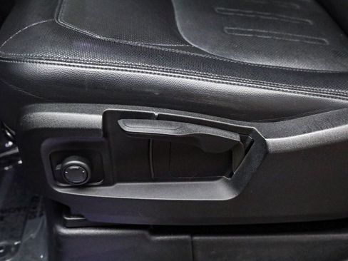 Used 2021 Land Rover Defender 90 X-Dynamic S image 16