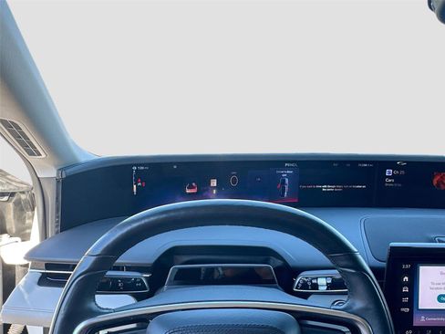 Used 2024 Lincoln Nautilus Reserve image 12