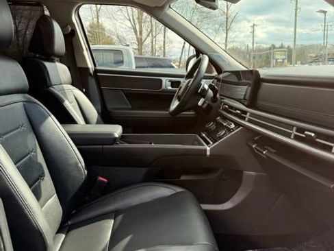 Used 2025 Hyundai Santa Fe Limited image 19