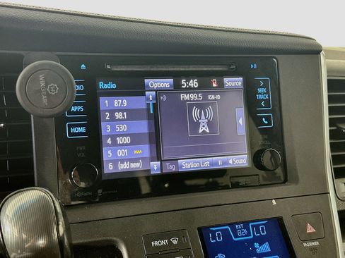 Used 2015 Toyota Sienna SE Premium FWD image 21