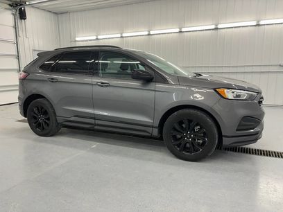 Used 2022 Ford Edge SE w/ Black Appearance Package