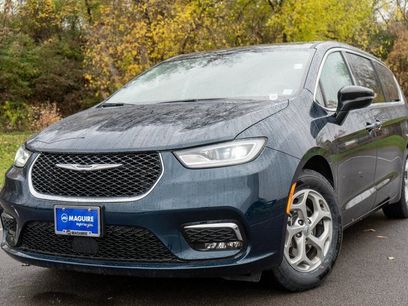 Used 2024 Chrysler Pacifica Limited w/ Trailer Tow Group