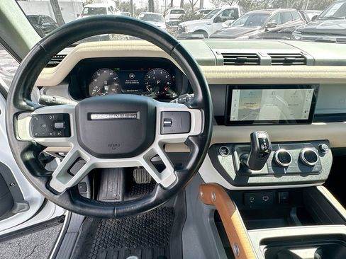 Used 2023 Land Rover Defender 90 X-Dynamic SE image 12