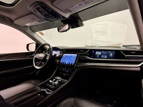 Used 2022 Jeep Grand Cherokee L Limited w/ Black Appearance Package image 24