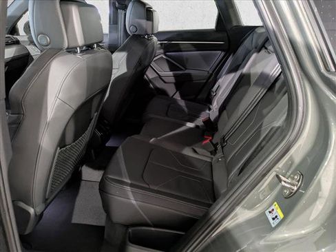 New 2025 Audi Q3 2.0T Premium image 17