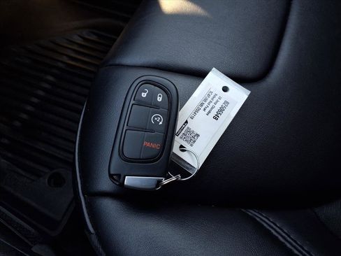 Used 2020 Jeep Cherokee Latitude Plus image 13