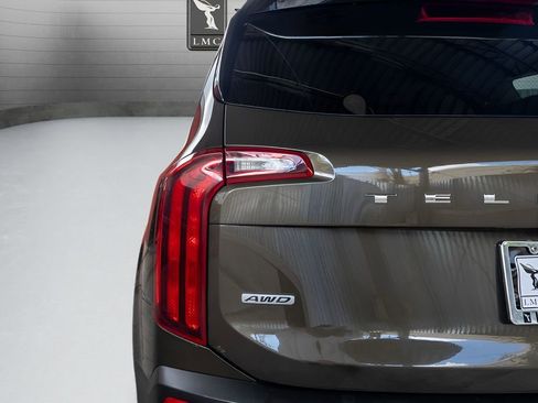 Used 2020 Kia Telluride S w/ S 8 Passenger Seating Package AWD/4WD image 16