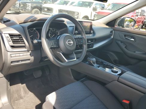 Used 2023 Nissan Rogue SV image 9