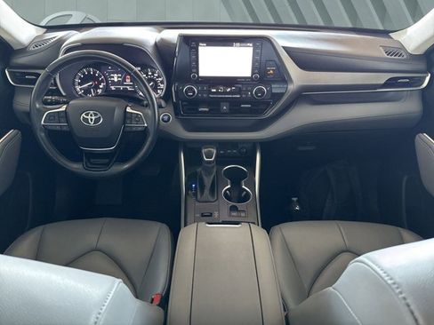 Used 2020 Toyota Highlander XLE image 10