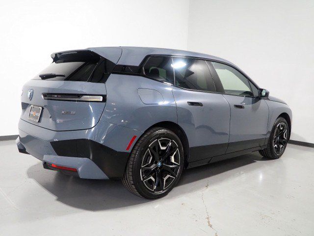 Used 2024 BMW iX xDrive50 w/ Sport Package AWD/4WD image 6