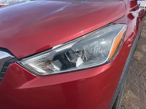 Used 2018 Nissan Kicks SV image 9