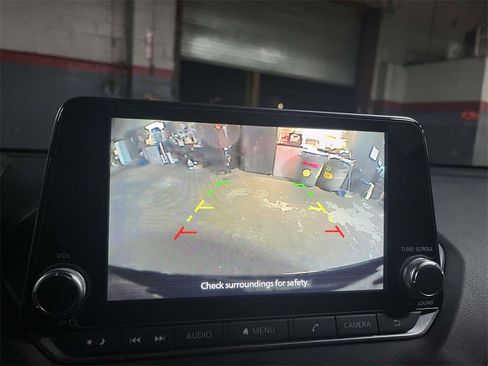 Used 2023 Nissan Sentra SV image 18