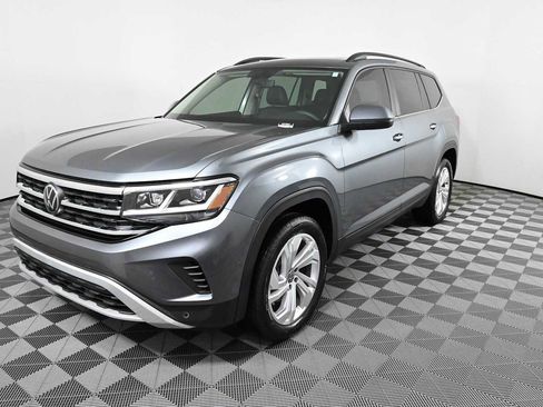 Certified 2023 Volkswagen Atlas SE w/ Panoramic Sunroof Package AWD/4WD image 2