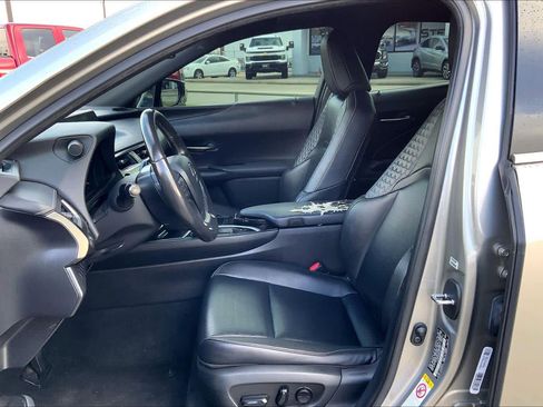 Used 2019 Lexus UX 250h w/ Accessory Package image 7