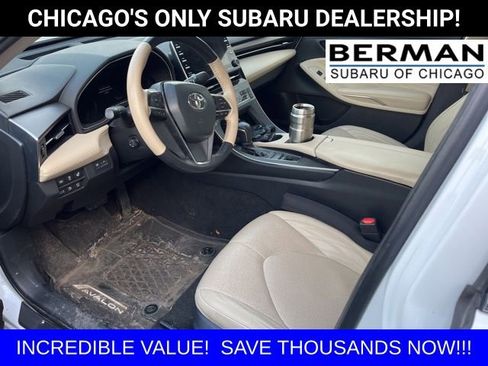 Used 2019 Toyota Avalon XLE image 2