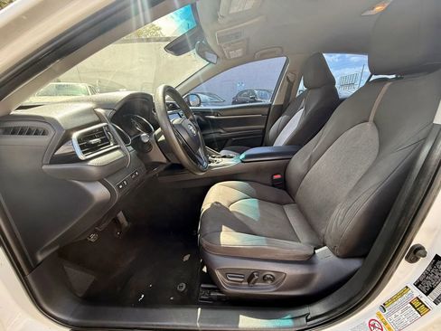 Used 2018 Toyota Camry LE image 7